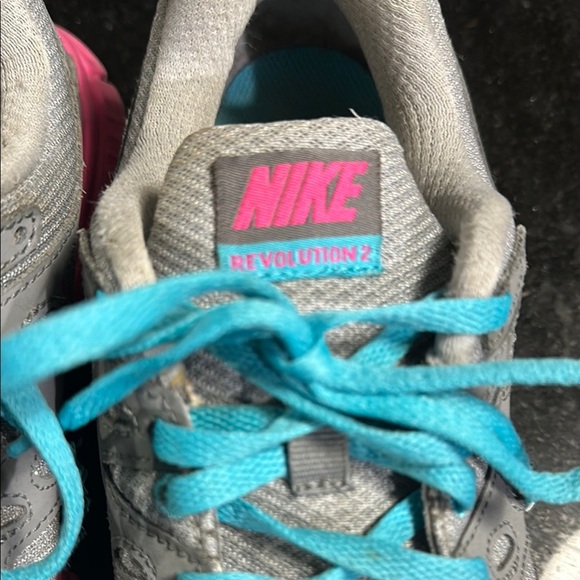 Nike Revolution 2 Women's Size US 8.5 Gray and Pink Sneakers Blue Laces - Picture 2 of 7
